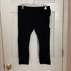 Black cropped Lulu Lemon leggings